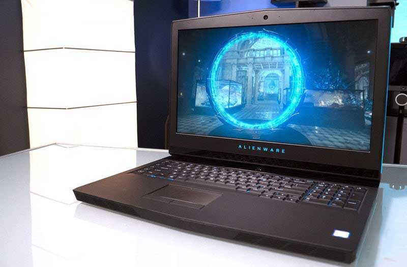 Alienware 17 R5 с 17дюймовым дисплеем и весом около 4,5 кг массивный ноутбук Он толстый, тяжёлый и невероятно прочный