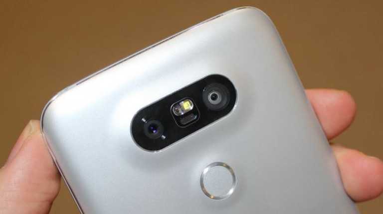 LG G5 действительно отличается Это телефон, который имеет отделяющаяся дно и аккумулятор, лучшую чем у предшественников камеру