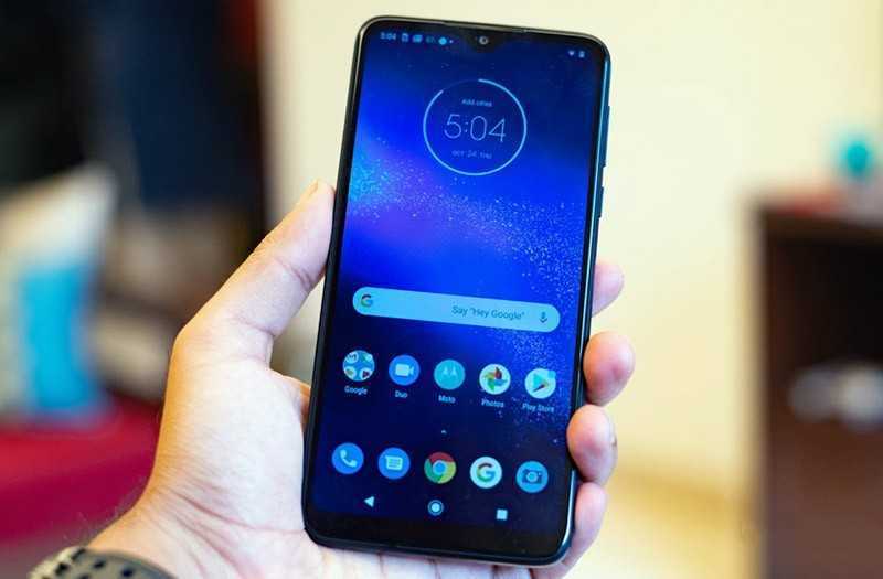 Motorola One  это новый средний смартфон компании, который создана в сотрудничестве с Google, благодаря чему он работает на ОС Android One