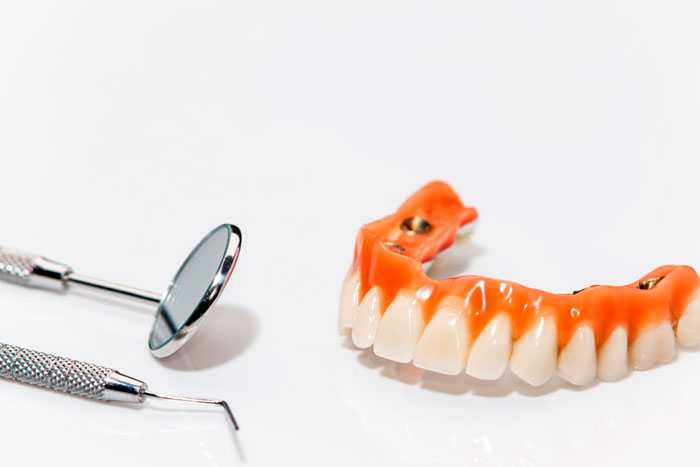 Лучшие кремы для фиксации зубных протезов на 2021 год