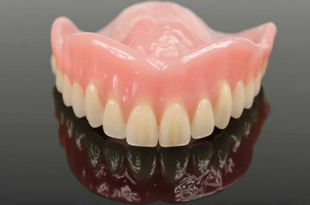 Протефикс или корега - что лучше по отзывам? выбираем сильный фиксирующий экстра - крем для зубных протезов