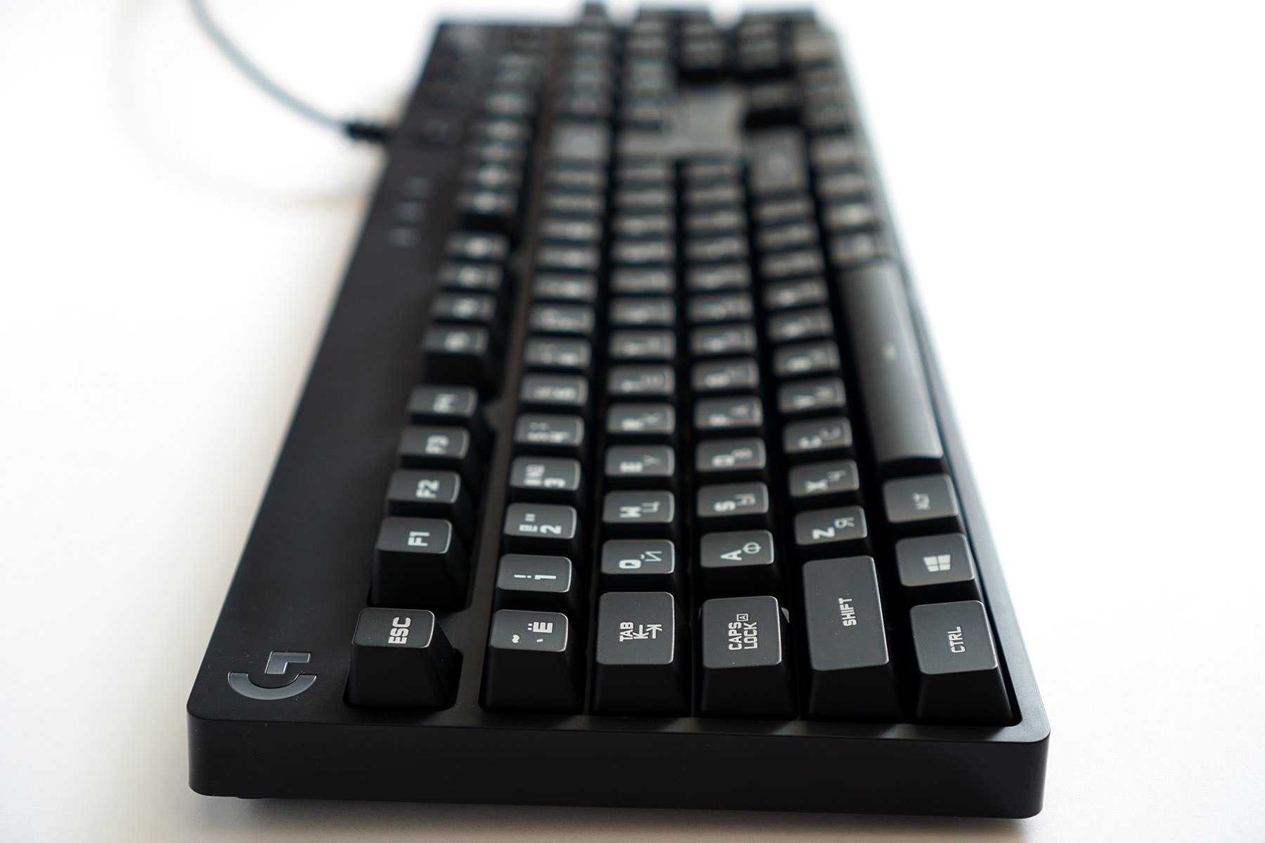 Logitech G810 Orion Spectrum — механическая игровая клавиатура со стандартной раскладкой дополнительными кнопками для управления мультимедиа фирменными механическими переключателями и RGB-подсветкой