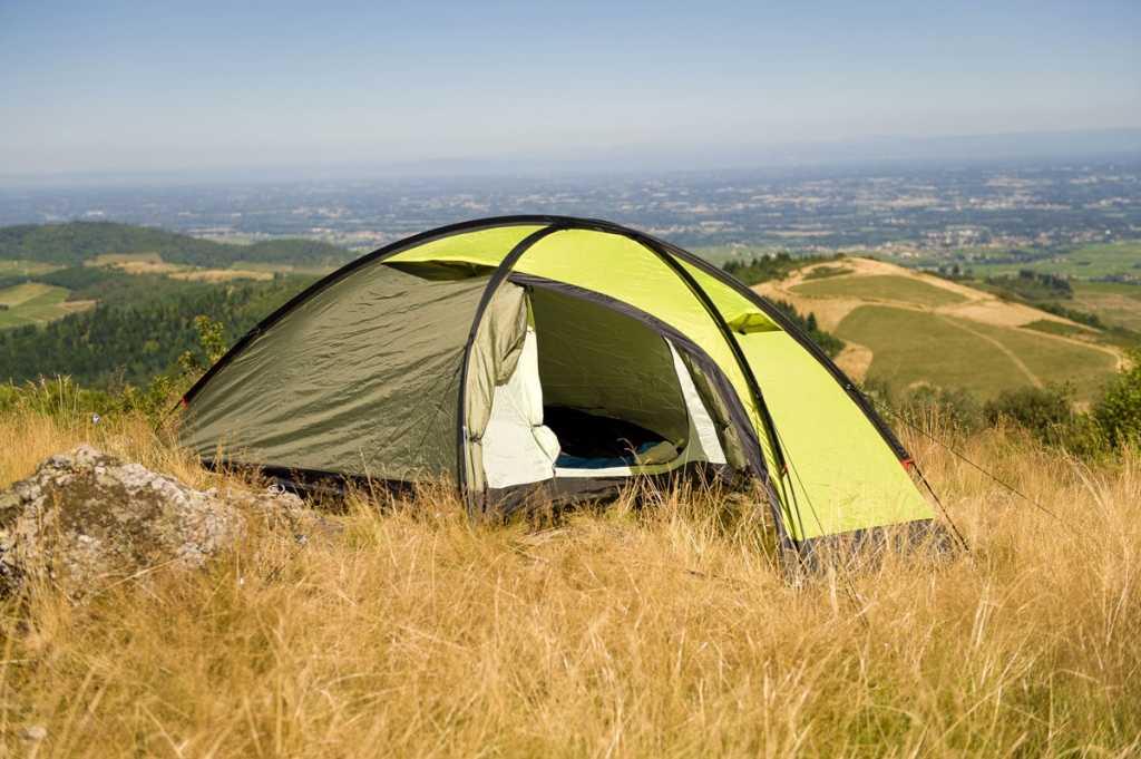 Лучшие двухместные туристические палатки на 2021 год: рейтинг и особенности.