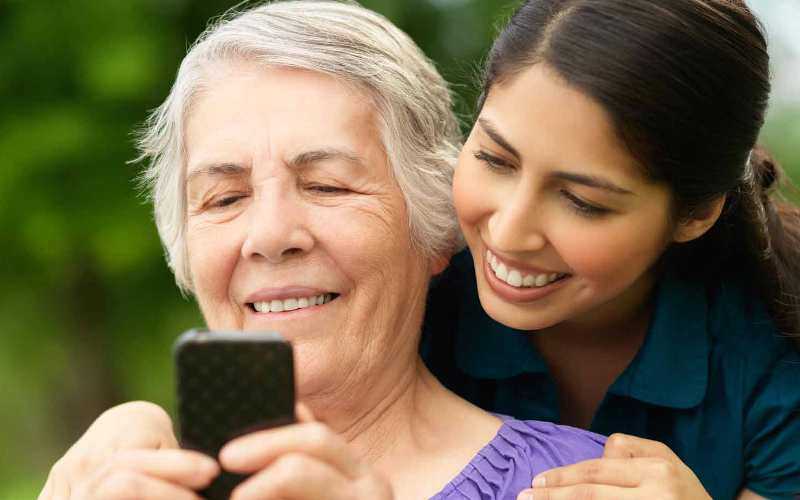 Топ—7. лучшие кнопочные телефоны для пожилых людей 2020 года. итоговый рейтинг!