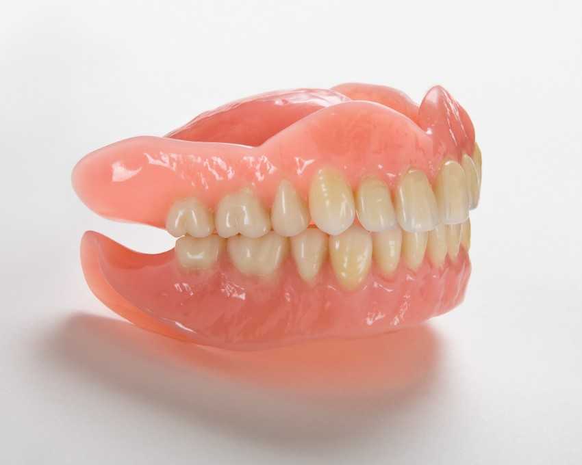 Фиттидент крем для фиксации зубных протезов: цена, плюсы и минусы, инструкция