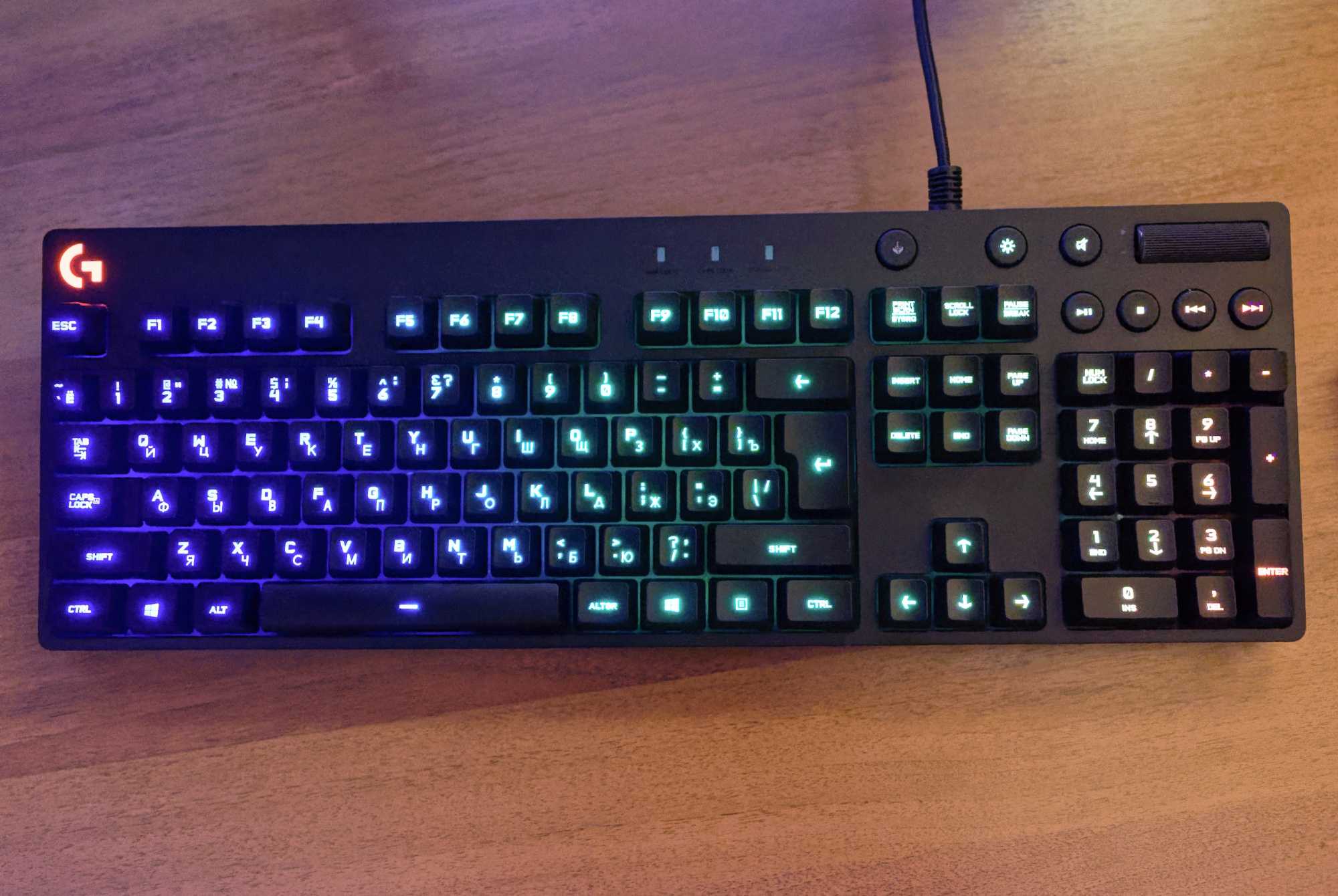 Logitech G810 Orion Spectrum — механическая игровая клавиатура со стандартной раскладкой дополнительными кнопками для управления мультимедиа фирменными механическими переключателями и RGB-подсветкой