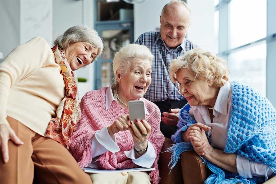 Топ-12 лучших смартфонов для пожилых людей: рейтинг 2021 года и какой лучше выбрать