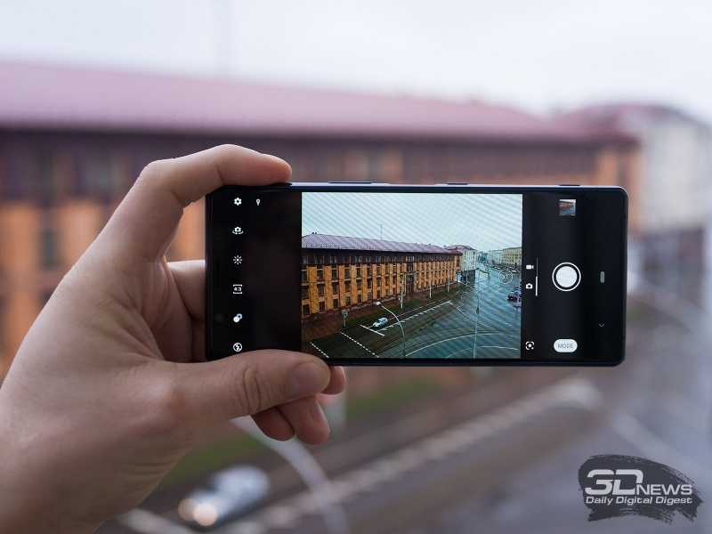 Sony Xperia L4 имеет соотношение сторон экрана 219 и красивый матовый корпус со скрытыми объективами Он удобный, но опоздал с премьерой
