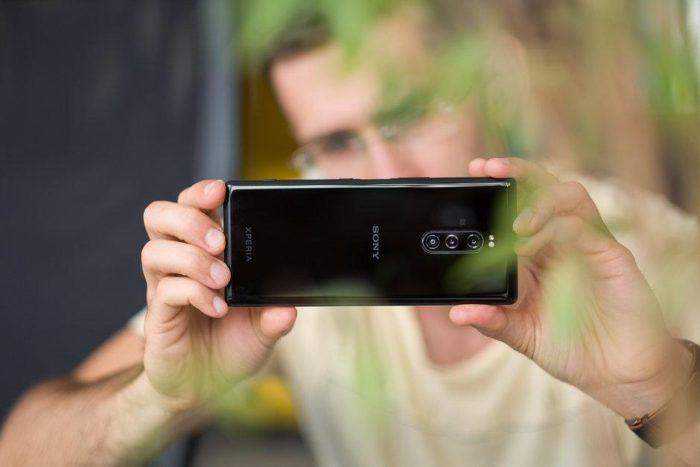 Sony Xperia 10 II  это качественный смартфон с соотношением сторон 219 на великолепном 6дюймовом OLEDэкране без вырезов или отверстий