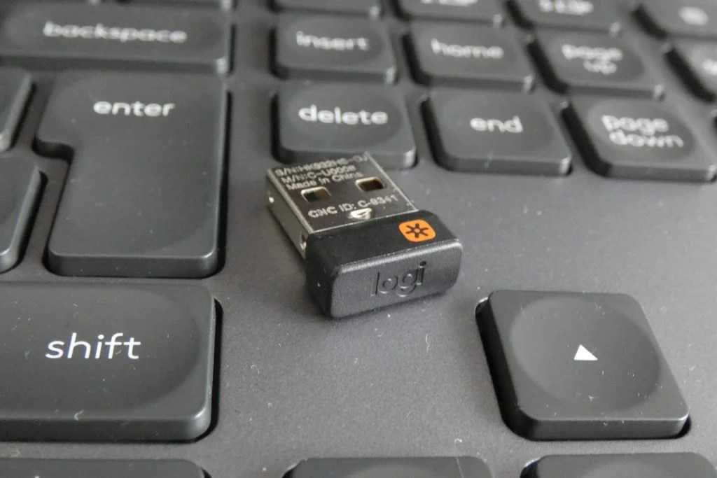 Компактная клавиатура logitech mx keys mini работает до пяти месяцев