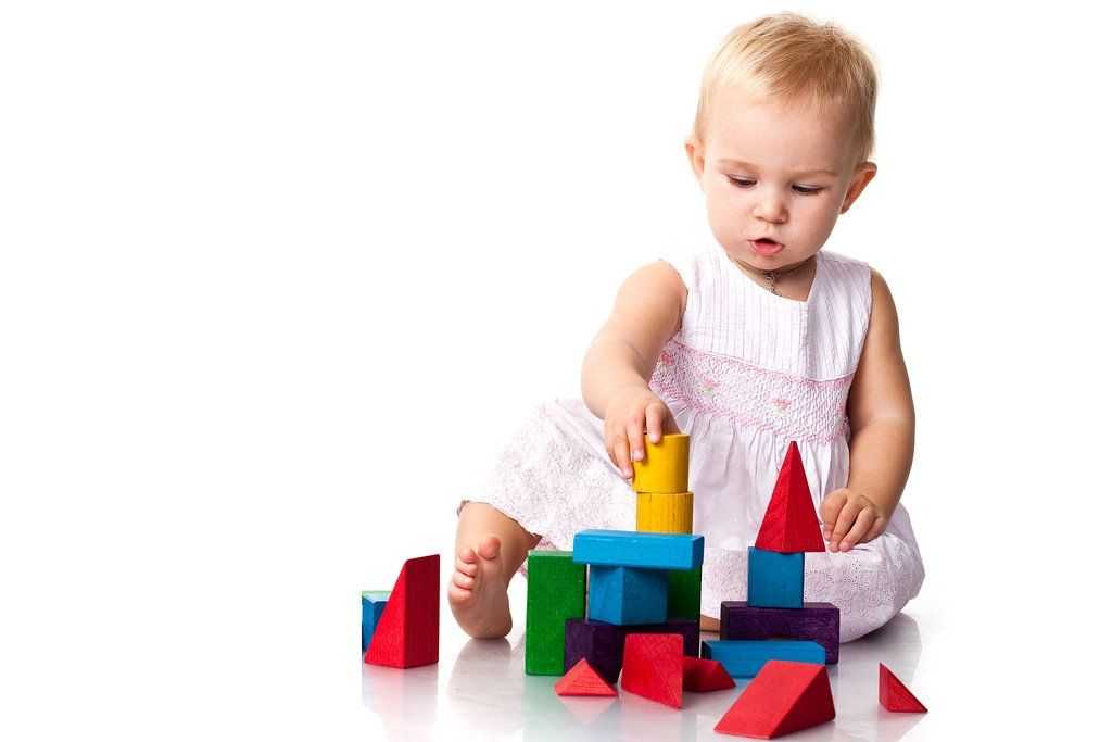 Чек-лист: какие игрушки нужны ребенку до года