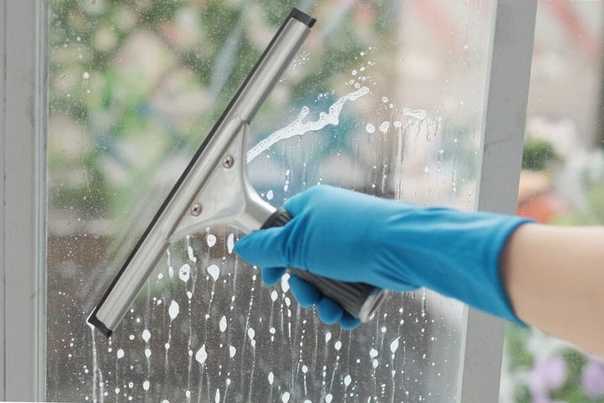12 лучших средств для мытья окон